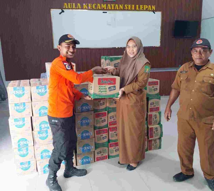 Pj Bupati Langkat Salurkan Bantuan untuk Warga Terdampak Banjir di Kecamatan Babalan dan Sei Lepan
