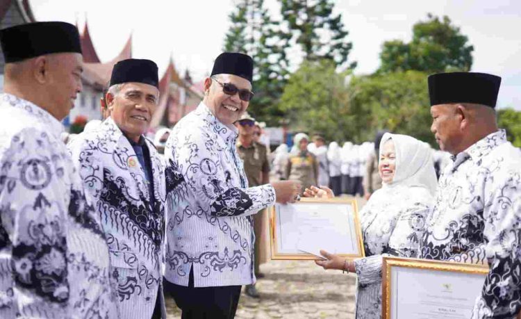 Pemkab Solok Laksanakan Upacara Peringatan HUT PGRI Ke-79 Tahun 2024