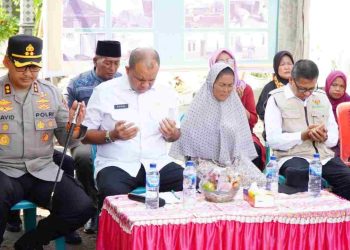 Pj Bupati Langkat Serahkan Rumah Baru untuk Korban Kebakaran