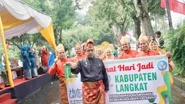 Pj Bupati Langkat Resmikan Karnaval Budaya 14 Etnik Meriahkan HUT ke-275