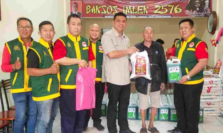 Dandenpom 1/5 Medan Serahkan Bantuan dalam Bakti Sosial Imlek 2576