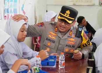 Polres dan Pemkab Langkat Bagikan Makan Siang Bergizi Gratis di SLB Negeri Stabat
