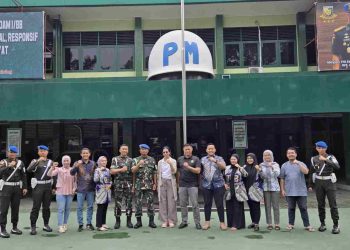 Denpom I/5 Medan bersama DGR Group Gelar Jumat Berkah Bagikan Nasi Kotak