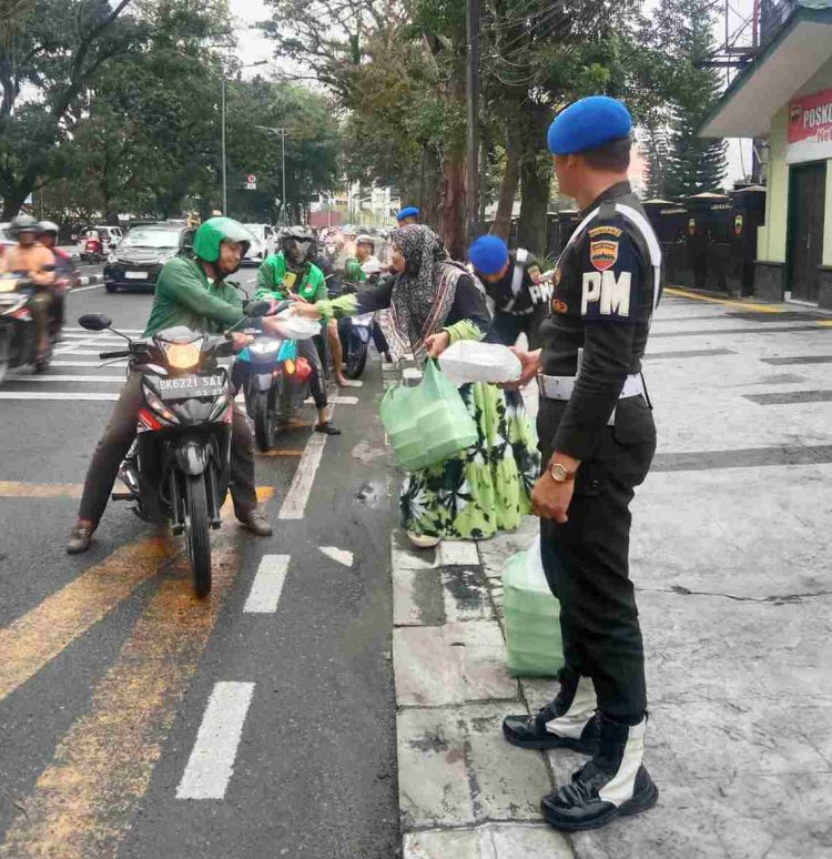 Gelar Jumat Berkah, Dandenpom I/5 Medan Ajak Masyarakat Tingkatkan Nilai Kemanusiaan