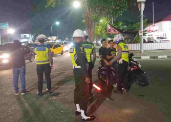 Personel Denpom 1/5 dan Satlantas Polrestabes Medan Gelar Penertiban Lalu Lintas