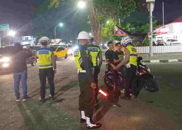 Personel Denpom 1/5 dan Satlantas Polrestabes Medan Gelar Penertiban Lalu Lintas