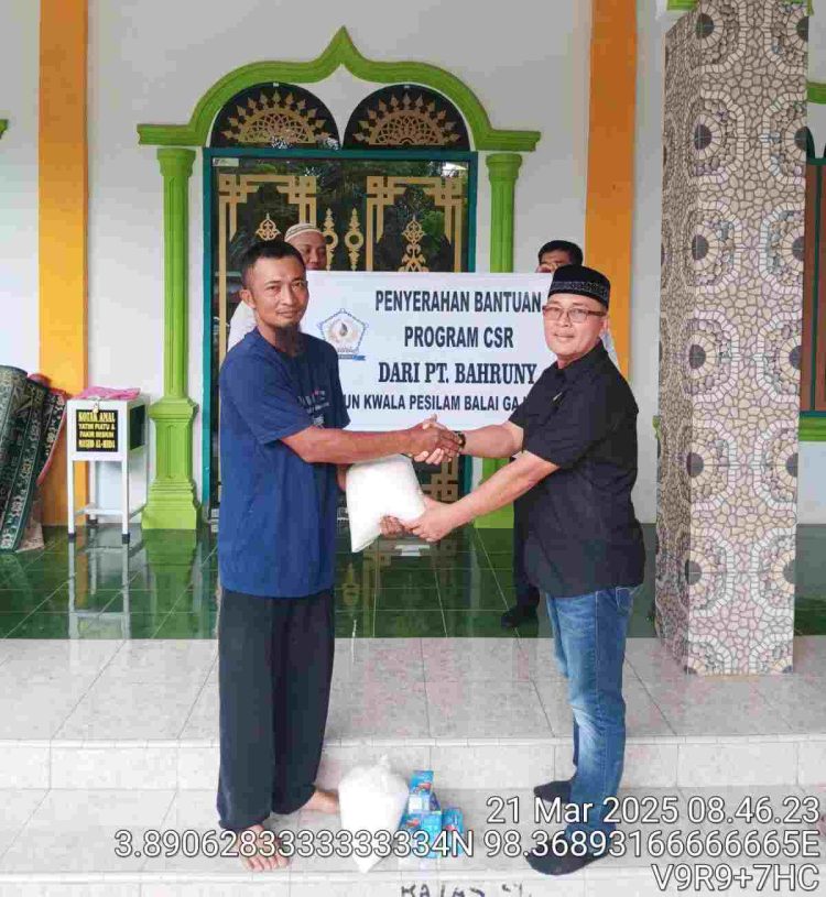 PT Bahruny Salurkan Bantuan Gula dan Teh ke Masjid dan Musholla di Langkat