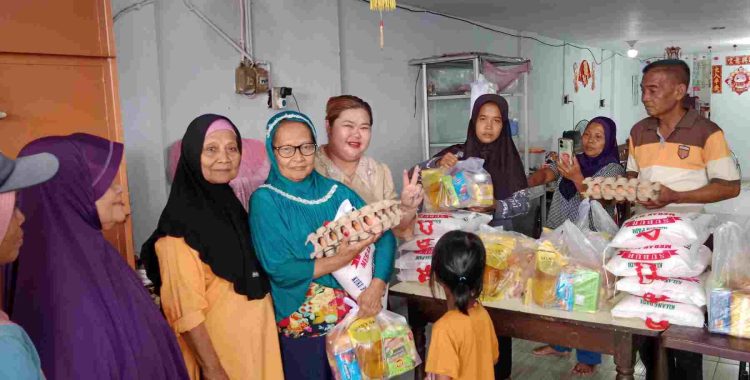 Donatur Etnis Tionghoa Tanjung Pura Bagikan 150 Paket Sembako untuk Warga Kurang Mampu Jelang Idul Fitri 1446 H