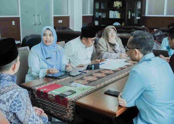 Wabup Solok H Candra Gelar Rapat Evaluasi Aplikasi “Lapor Pak Bupati JFP” untuk Peningkatan Pelayanan Publik