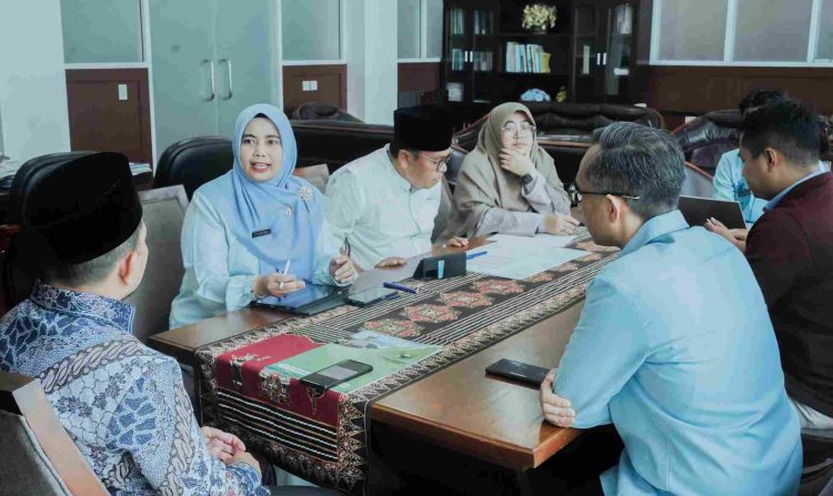 Wabup Solok H Candra Gelar Rapat Evaluasi Aplikasi “Lapor Pak Bupati JFP” untuk Peningkatan Pelayanan Publik