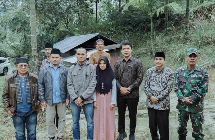 Wabup Solok Serahkan Bantuan Bedah Rumah di Nagari Sariak Alahan Tigo