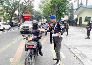 Denpom 1/5 Medan Perkuat Silaturahmi dengan Masyarakat melalui Berbagi Takjil