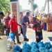 Direktur Utama PT Buana Estate Salurkan 310 Paket Sembako untuk Pensiunan Karyawan di Cinta Raja