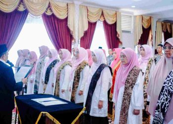 Wabup Solok Lantik Ketua dan Pengurus GOW Kabupaten Periode 2025-2030