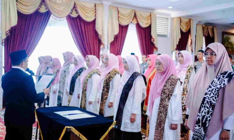 Wabup Solok Lantik Ketua dan Pengurus GOW Kabupaten Periode 2025-2030