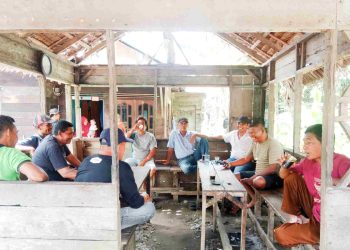 Minum di Warung Kopi: Tradisi Turun-Temurun Warga Indonesia di Kampung