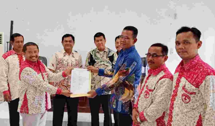 DPD Perhimpunan Penyuluh Pertanian Indonesia (Perhiptani) Kabupaten Langkat resmi melaksanakan pembentukan dan penetapan pengurus baru untuk periode 2025–2030. (Red-Dberita.id)