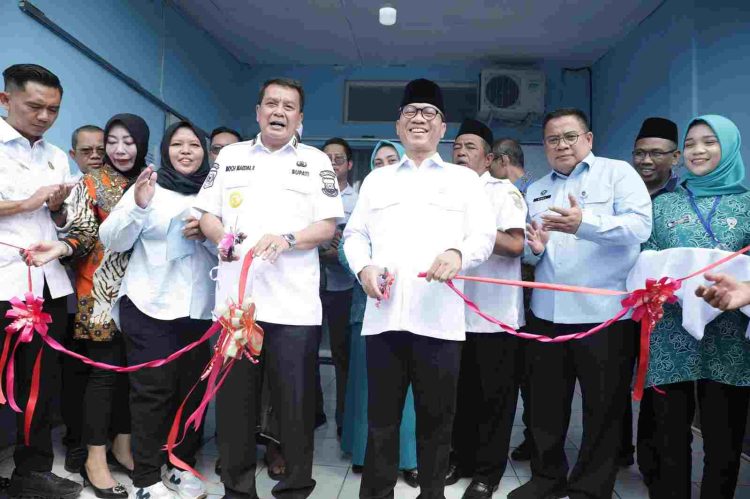 Mendes Yandri Resmikan SPPG Pertama yang Dikelola Bum Desa