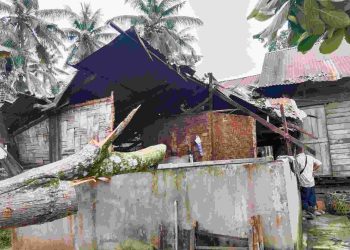 Angin Puting Beliung Hantam Desa Pematang Tengah-Tanjung Pura, Dua Rumah Rusak