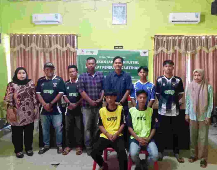 SKK Migas–EMP Gebang Ltd Bantu Perbaikan Sarana Futsal di Desa Bubun