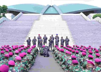 Danpasmar 1 Dampingi Kasal Tinjau Prajurit Pasmar 1 Saat Amankan Gedung DPR/MPR RI