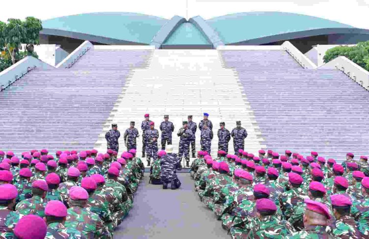 Danpasmar 1 Dampingi Kasal Tinjau Prajurit Pasmar 1 Saat Amankan Gedung DPR/MPR RI