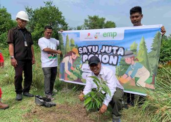 EMP Gebang dan Kelompok Tani-Nelayan Tapak Kuda Tanam Pohon dan Mangrove