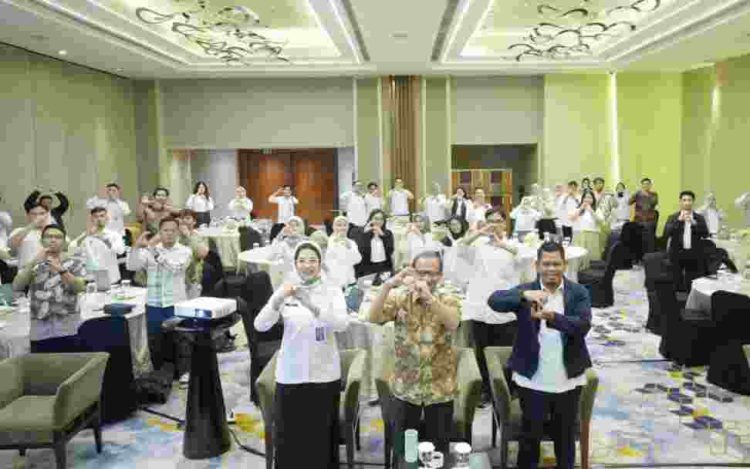 Mendagri Muhammad Tito Karnavian menandatangani SKB dengan Menteri PU Dody Hanggodo dan Kepala BGN Dadan Hindayana tentang Penetapan Daftar Lokasi Pembangunan Satuan Pelayanan Pemenuhan Gizi di daerah. (Ril-Dberita.id)