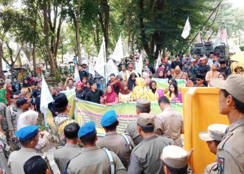 Demo Melayu Langkat Bersatu, Kantor Bupati Langkat Ditepung Tawari dengan Bunga Rampai