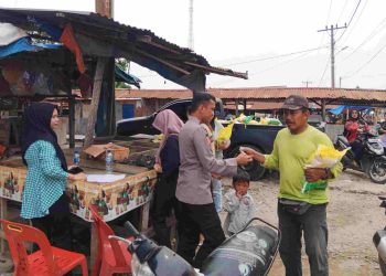 Polsek Tanjung Pura Gelar Penjualan Beras Murah SPHP seharga Rp58.000 per Goni