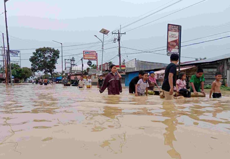 Banjir di Jalinsum Desa Pematang Tengah, Kecamatan Tanjung Pura, Langkat. (Dberita.id)