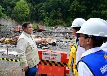Pastikan Pemulihan Infrastruktur, Presiden Prabowo Tinjau Progres Perbaikan Jalan Lembah Anai