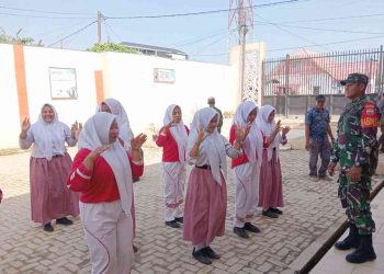 Personil Jajaran Kodim 0203/Langkat Berikan Wasbang kepada Pelajar SMA SRI Langkat Tanjung Pura