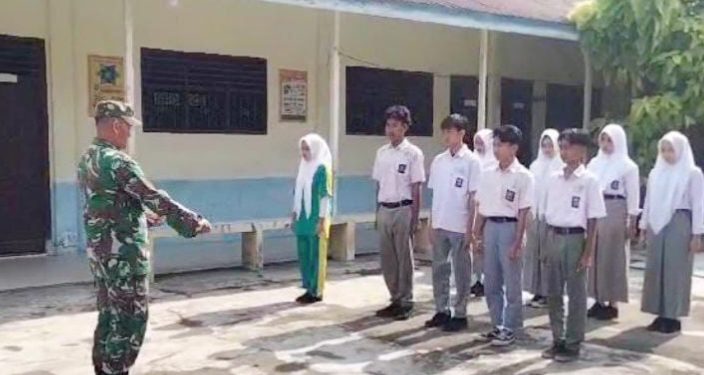 Personil Jajaran Kodim 0203/Langkat Berikan Wasbang kepada Pelajar SMK Negeri Tanjung Pura