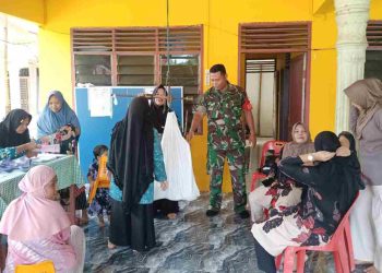 Babinsa Kodim 0203/Langkat Dampingi Kegiatan Posyandu di Desa Binaan