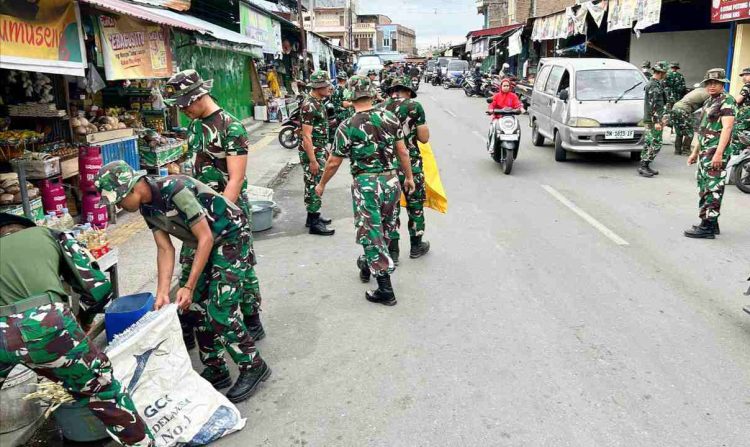 Kodam XXIII/Palaka Wira Tingkatkan Kepedulian Lingkungan di Pesisir Pantai dan Pasar Tradisional