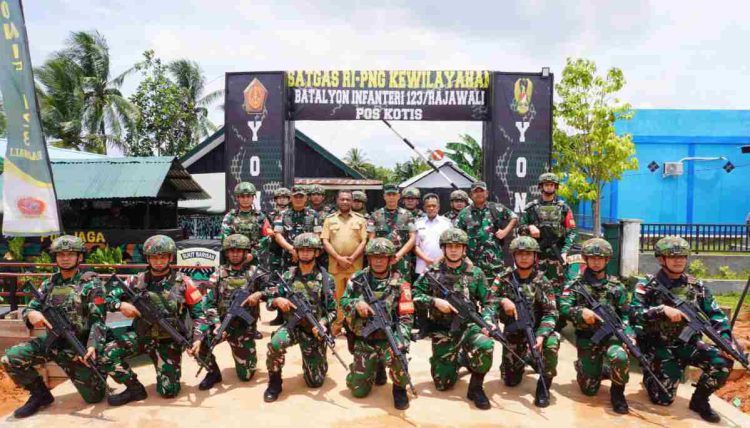 Pangdam XXIV/MT Tinjau Pos Kotis Satgas Pamtas Kewilayahan Yonif 123 Rajawali di Papua Selatan 