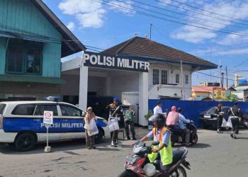 Jumat Berkah Sub Denpom I/5-1 Belawan, 100 Kotak Nasi Dibagikan di Depan Markas