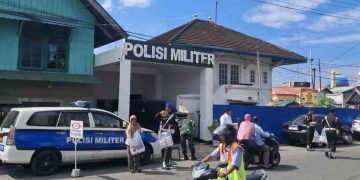 Jumat Berkah Sub Denpom I/5-1 Belawan, 100 Kotak Nasi Dibagikan di Depan Markas