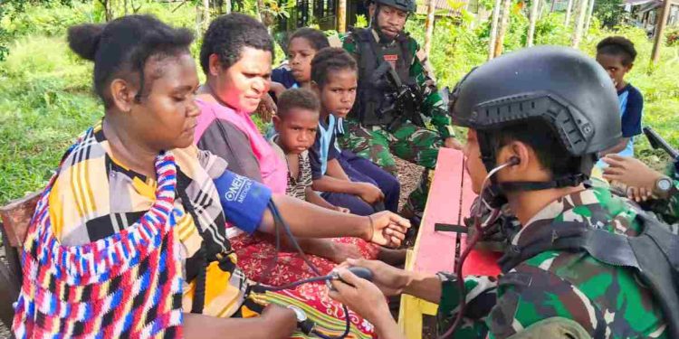 Di Ujung Negeri, Satgas Yonif 410/ALG Hadir Membawa Harapan dan Kesembuhan