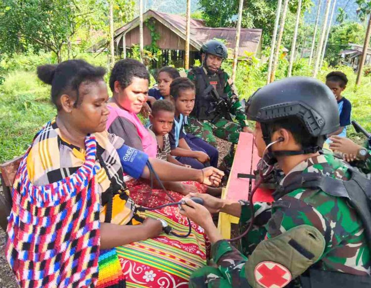 Di Ujung Negeri, Satgas Yonif 410/ALG Hadir Membawa Harapan dan Kesembuhan