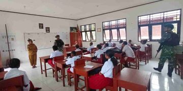 Tak Kenal Lelah, Satgas Yonif 410/Alugoro Berikan Semangat Belajar bagi Generasi Penerus Bangsa