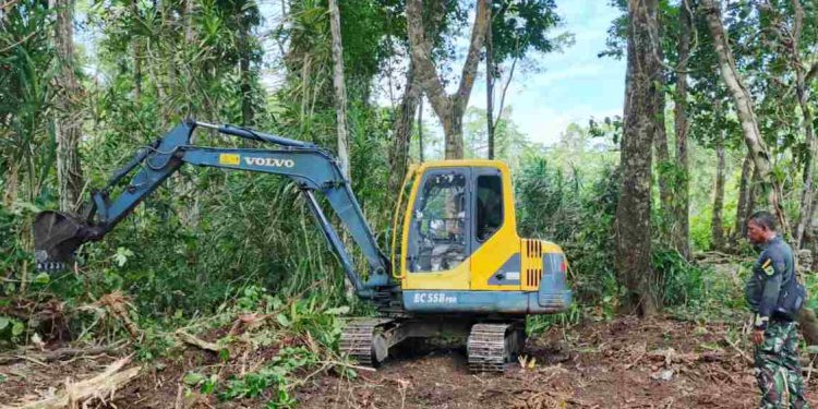 Satgas TMMD Ke-128 Kodim 1801/Manokwari Buka Lahan 2 Hektar untuk Program Tanam Kakao