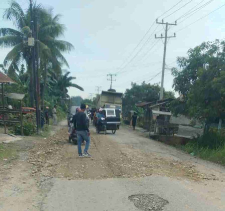 PT Buana Estate Lakukan Perbaikan Jalan Lintas Secanggang–Stabat