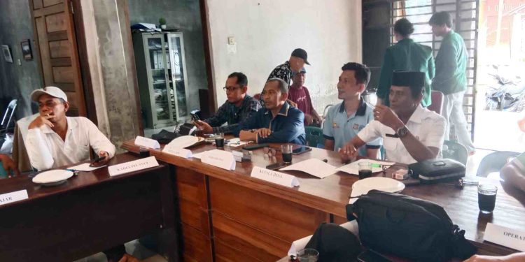 Mahasiswa KKN USU Kelompok IV Gelar FGD Bersama Pemerintahan Desa Pematang Tengah Bahas Dampak Banjir