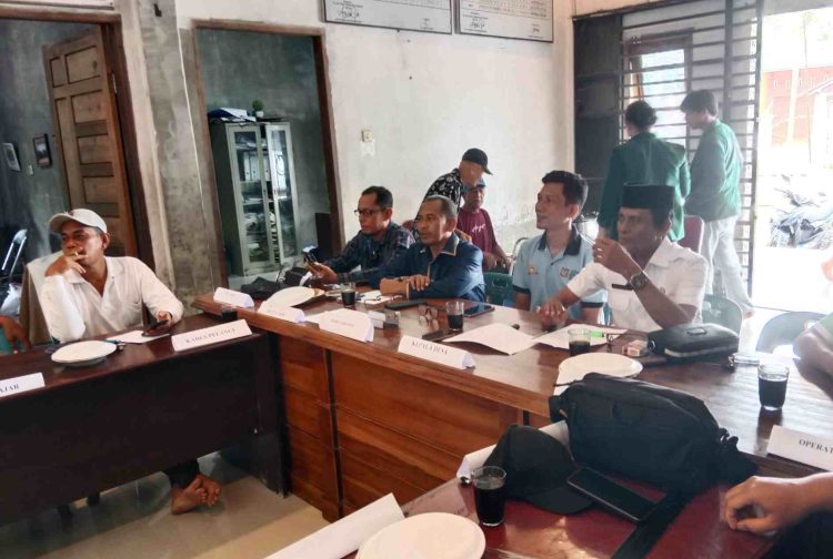 Mahasiswa KKN USU Kelompok IV Gelar FGD Bersama Pemerintahan Desa Pematang Tengah Bahas Dampak Banjir