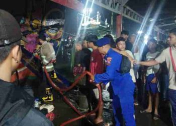 Kapal Nelayan Bermuatan Ikan Terbakar di Dermaga PPN Brondong, Polisi Pastikan Tidak Ada Korban Jiwa