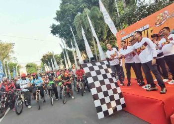 Ribuan Peserta dari Berbagai Daerah Meriahkan Lamongan Bhayangkara Fun Bike 2026