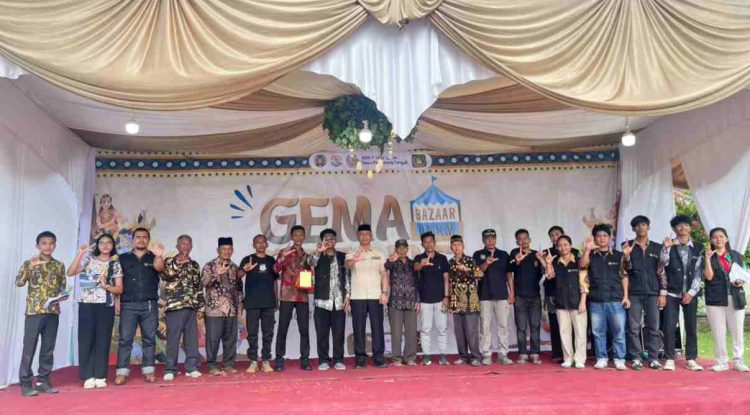 Dorong Pemulihan Ekonomi Warga, Kadis Koperasi Langkat Resmikan Bazar UMKM KKN USU di Pematang Tengah