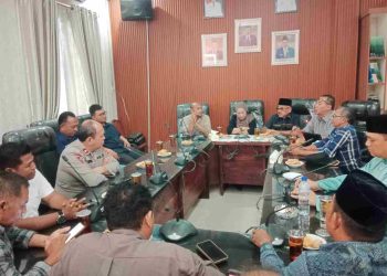 Atasi Abu dan Jalan Rusak di Pematang Cengal, DPRD Langkat Janjikan 1 Km Aspal, EMP Gebang Bantu 200 Truk Sertu